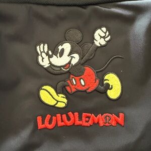 Disney x lululemon Everywhere Belt
Bag 1L Mickey in Motion Graphic